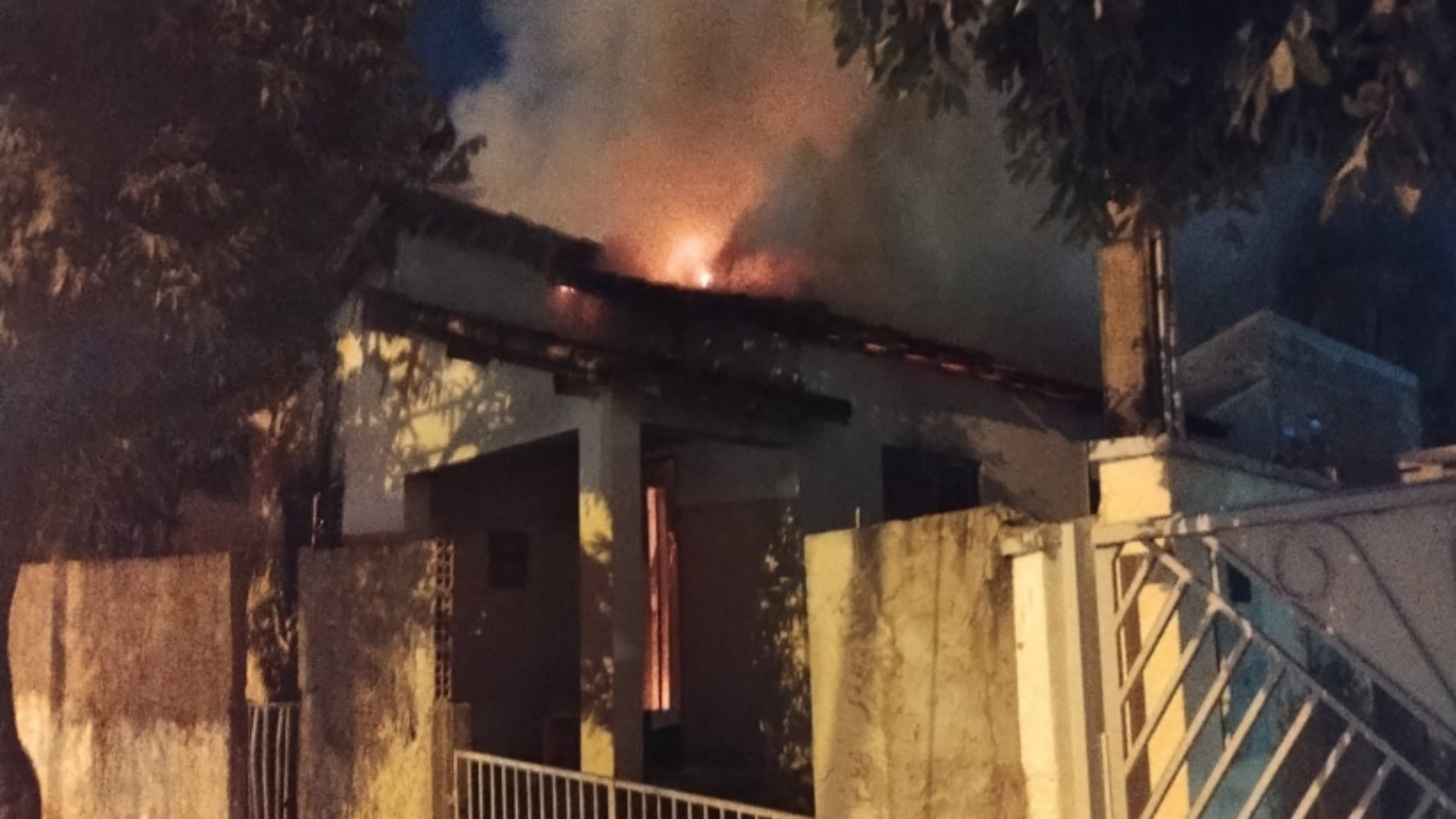 Homem foragido é preso suspeito de agredir pais e colocar fogo na casa deles no interior de SP