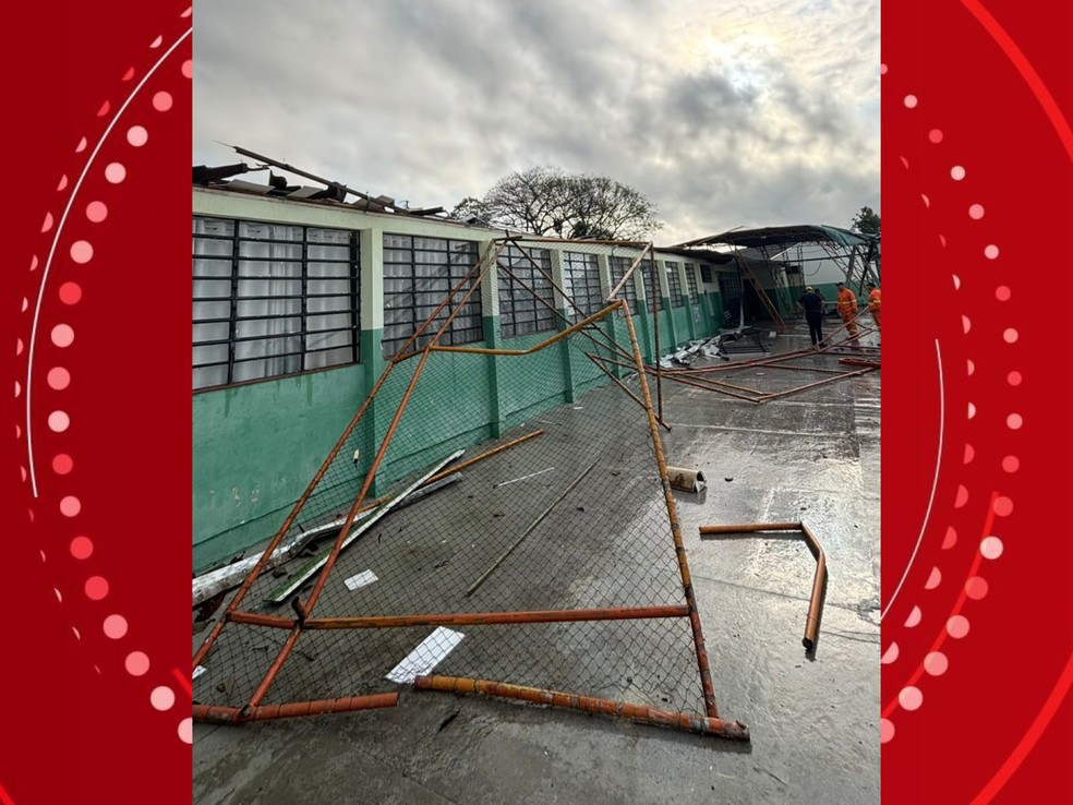 Queda de cobertura de escola após temporal em Ponta Grossa — Foto: Defesa Civil de Ponta Grossa