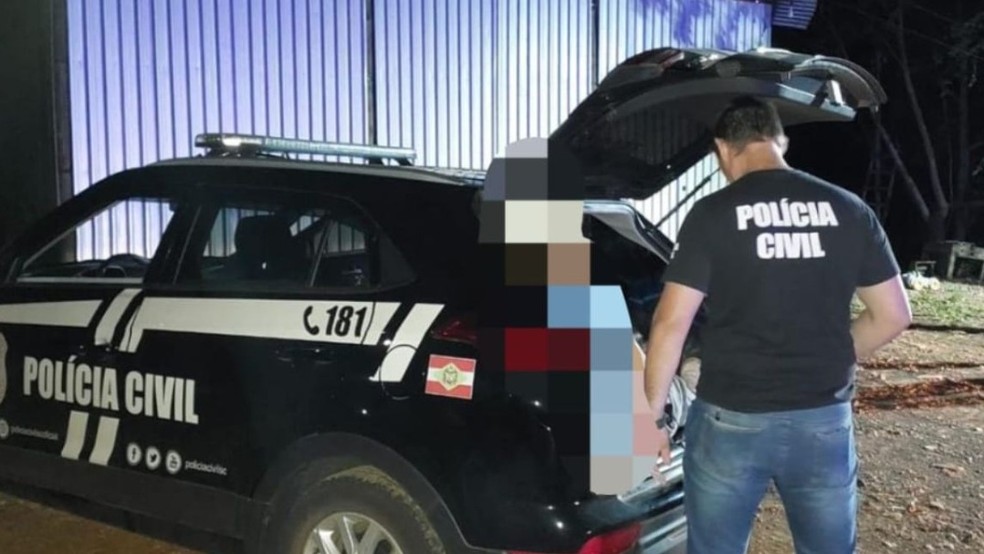 Motorista que atingiu caminhoneiro foi preso em flagrante — Foto: Polícia Civil/Divulgação