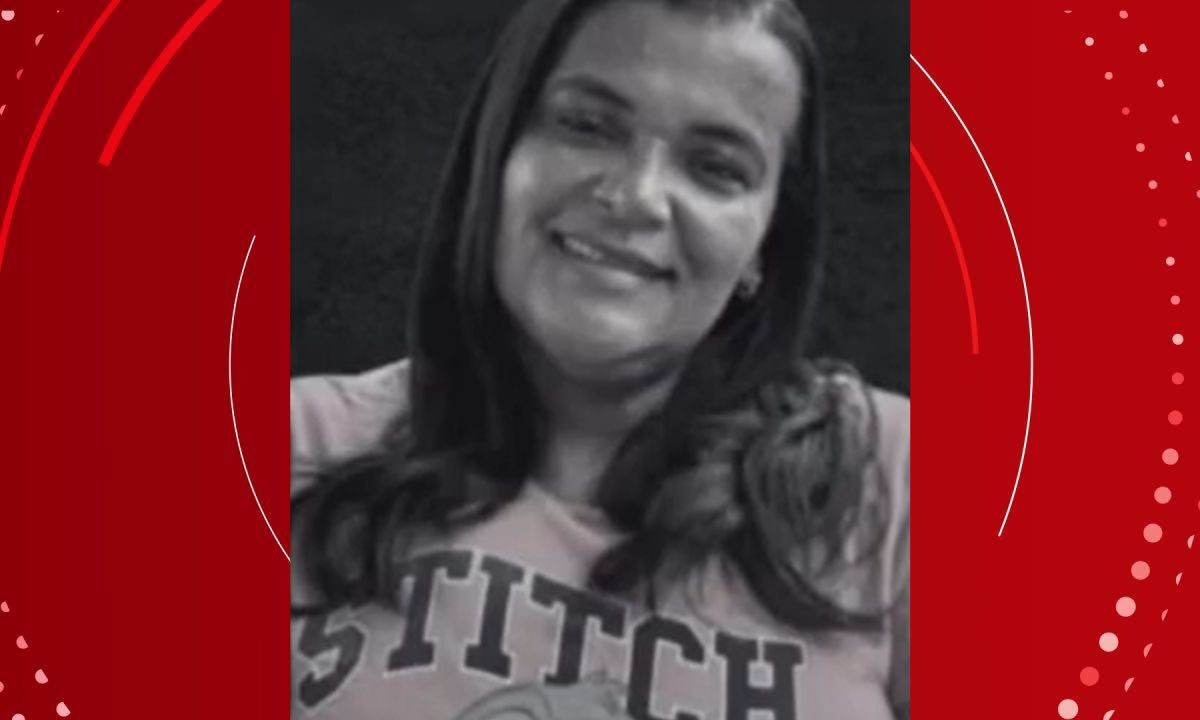 Professora morre após carro em que estava capotar em estrada do sul da Bahia