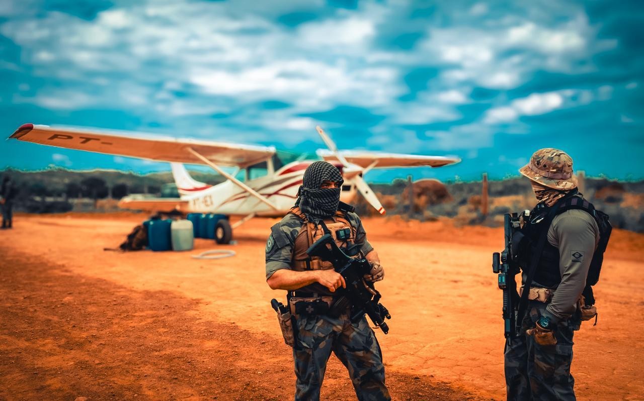 PF destrói avião usado em garimpo ilegal na Terra Indígena Yanomami