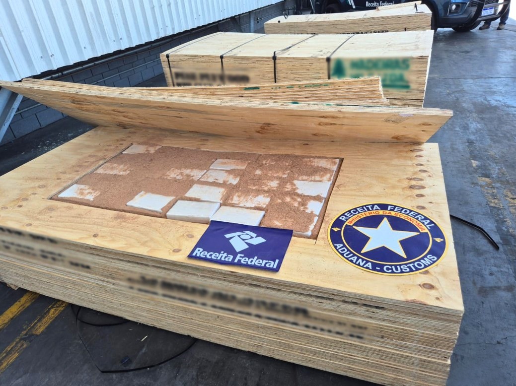 Receita Federal apreende 415 kg de cocaína escondidos em carga do Porto de Paranaguá que iria para a Bélgica