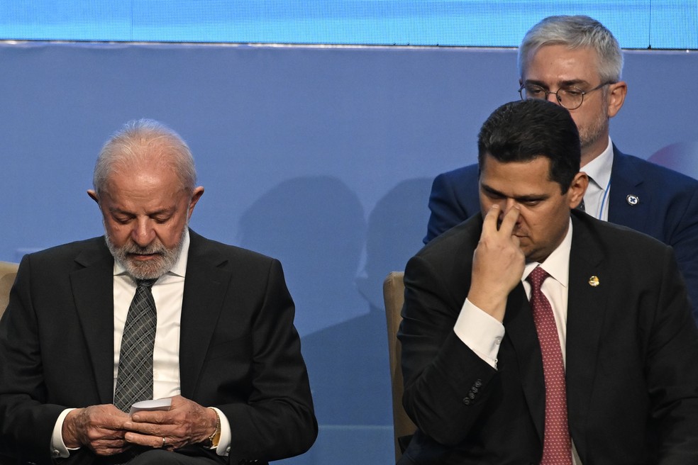 O presidente brasileiro Luiz Inácio Lula da Silva e o presidente do Senado Davi Alcolumbre — Foto: MATEUS BONOMI/AGIF - AGÊNCIA DE FOTOGRAFIA/ESTADÃO CONTEÚDO