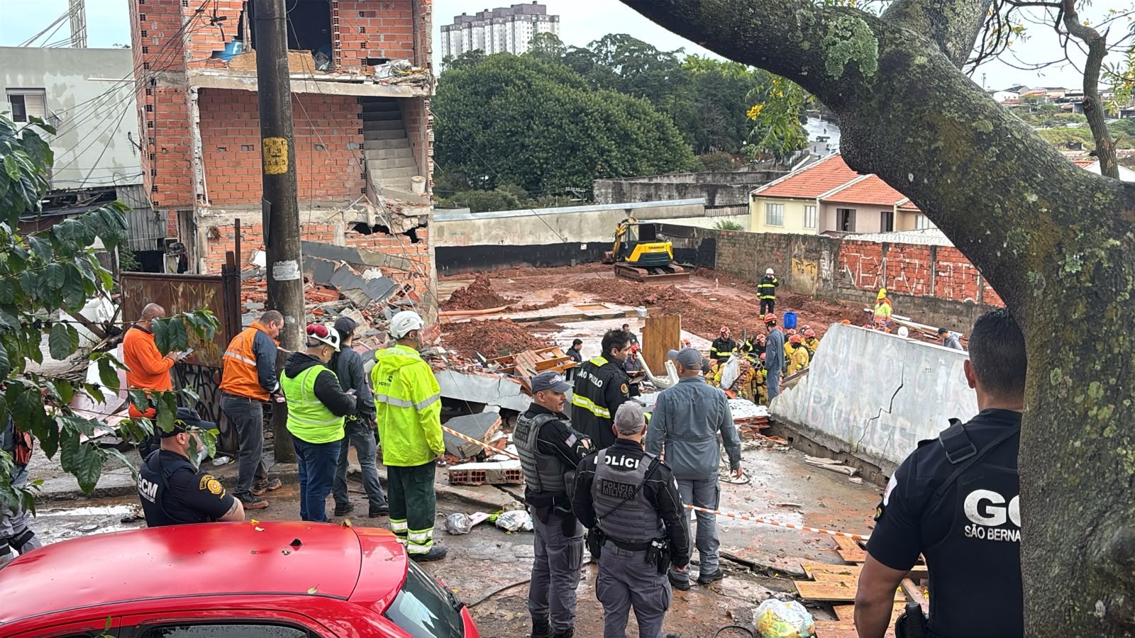Prédio residencial desaba e deixa quatro feridos em São Bernardo do Campo, no ABC Paulista