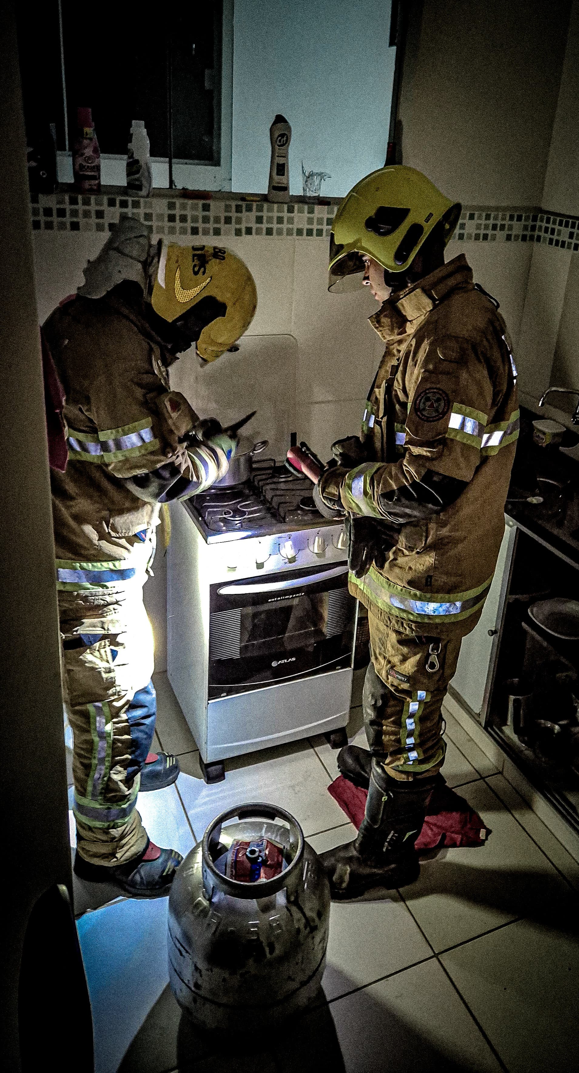 Moradoras acordam com cheiro de gás e acionam Bombeiros em Januária