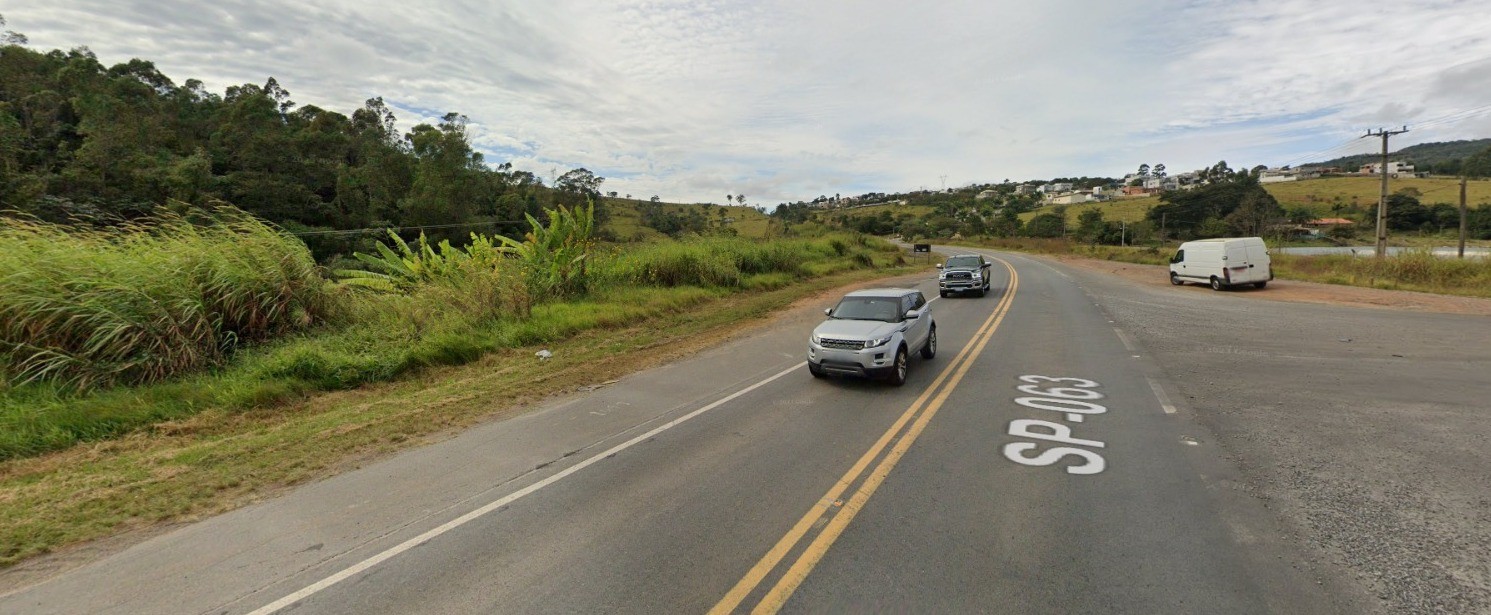 Dois homens morrem em colisão frontal entre carros em Bragança Paulista, SP