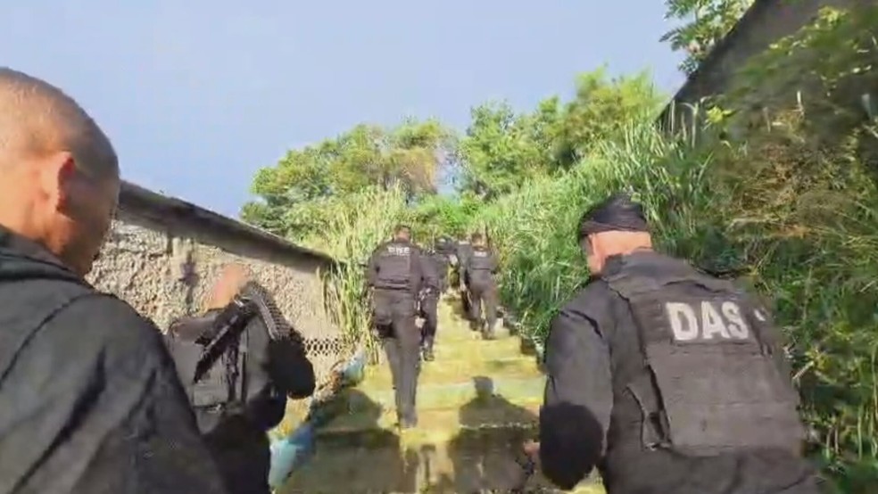 Pol&iacute;cia diz que menina de 13 anos estuprada por 6 homens foi confundida com namorada de bandido no RJ &mdash; Foto: Reprodu&ccedil;&atilde;o/TV Globo