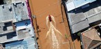 Rua de Porto Alegre alagada — Foto: Diego Vara/Reuters