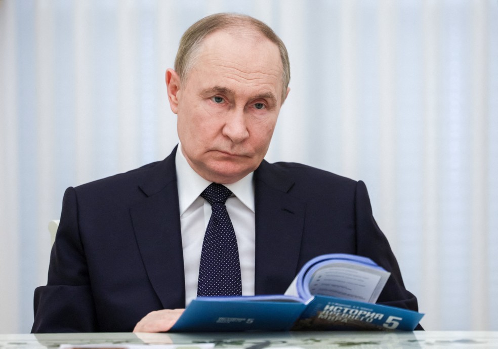 Putin se reúne com editores de livros didáticos de história em Moscou, em 22 de junho de 2025 — Foto: Sputnik/Gavriil Grigorov/Pool via Reuters