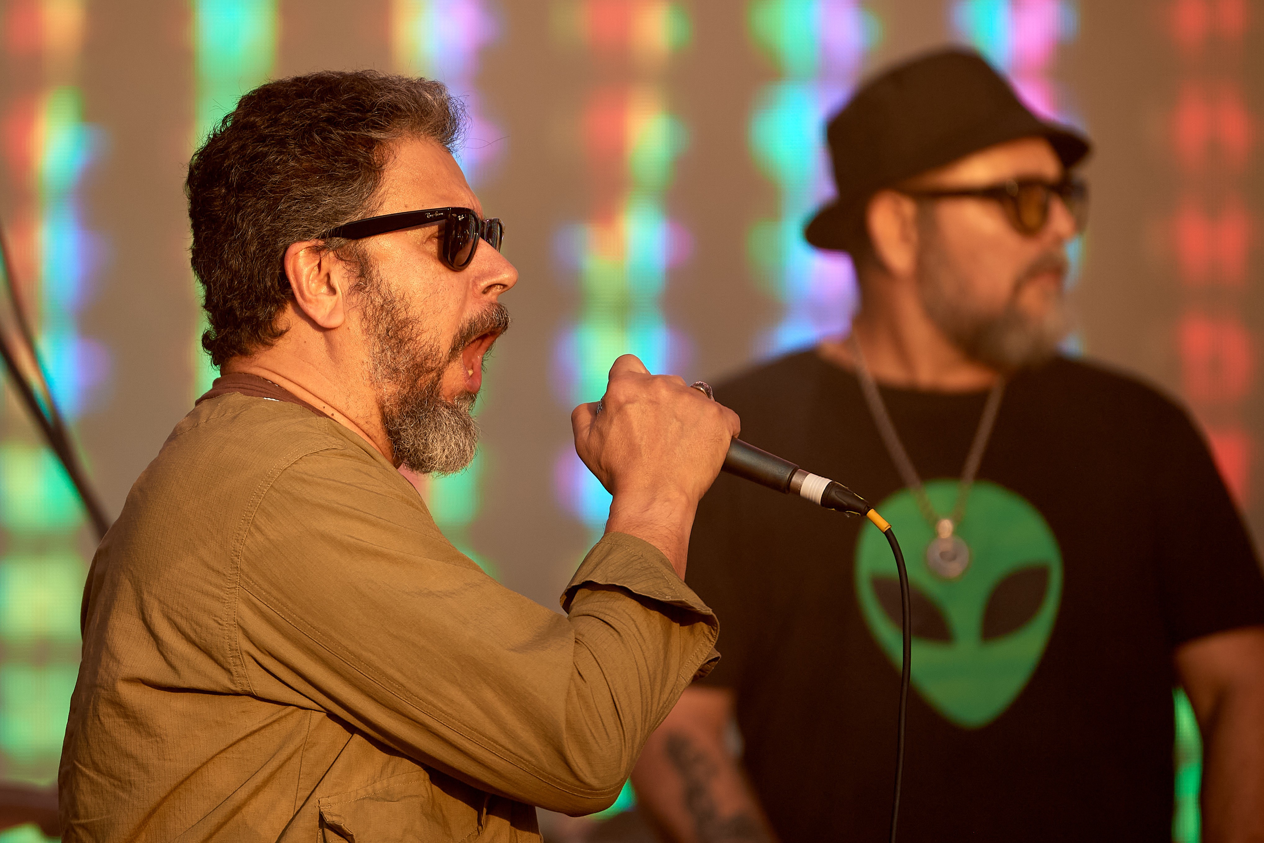 Nação Zumbi chega com discrição e contagia João Rock com manguebeat e legado de Chico Science 