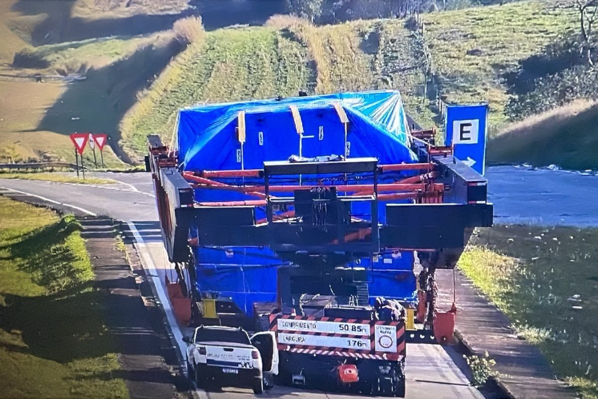 Transporte de carga de 517 toneladas terá operação especial e interdições na  Tamoios