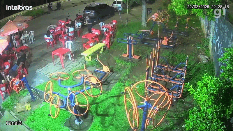 VÍDEO: motorista atropela seis pessoas em espetaria de BH e foge 