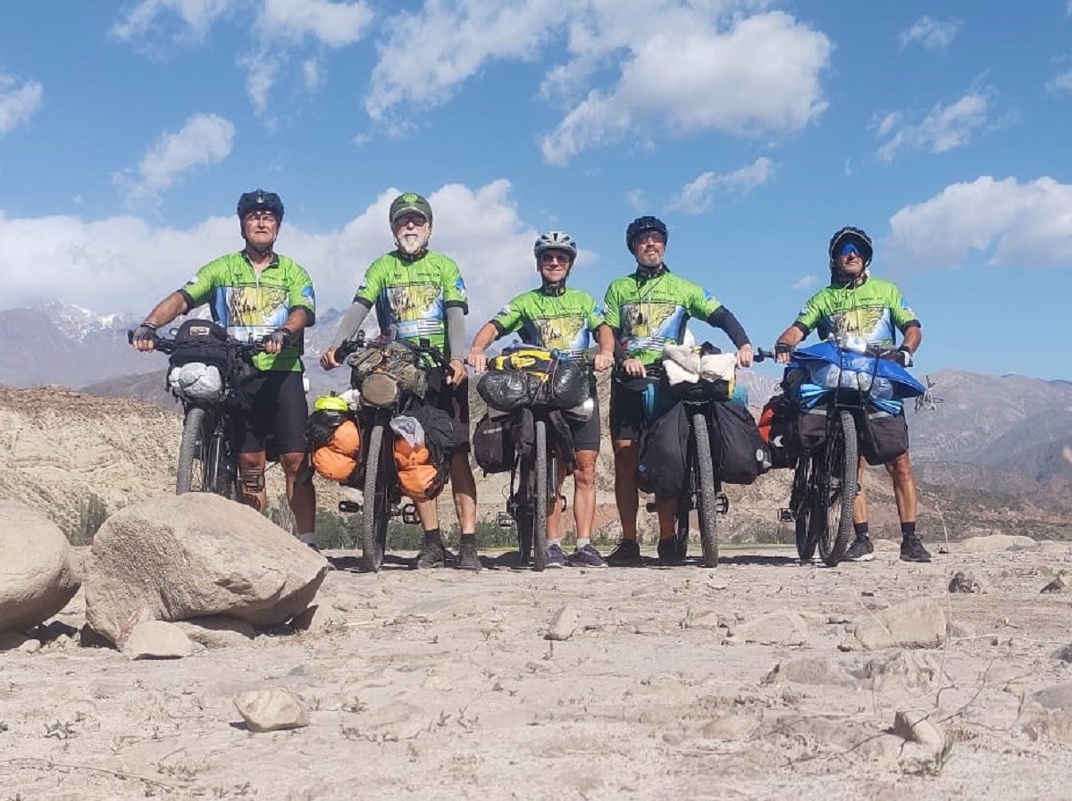 Do Brasil ao Chile de bike: grupo de amigos 50+ encara viagem de 40 dias para cruzar os Andes pedalando