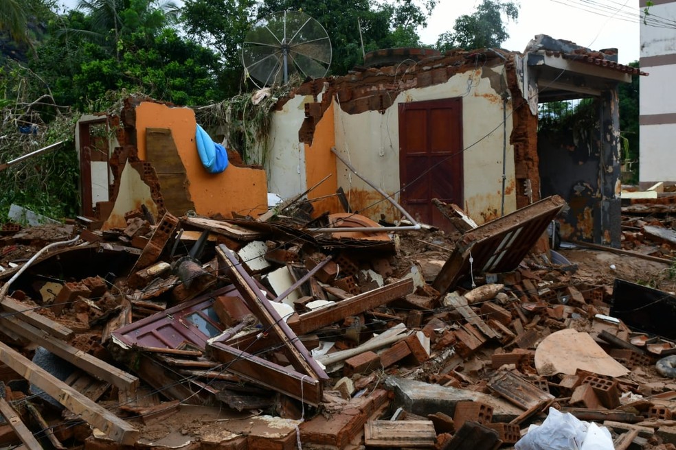 Destruição em Mimoso do Sul, no Espírito Santo, após enxurrada — Foto: Fernando Madeira/Rede Gazeta