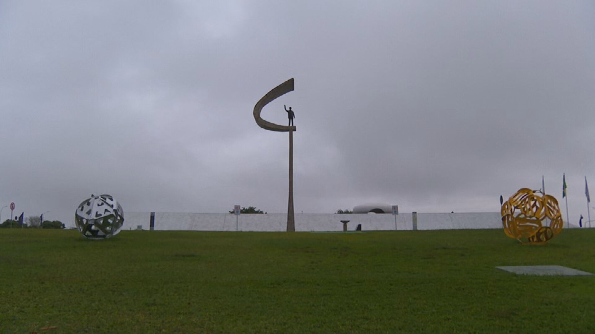 Semana começa com alerta para chuvas intensas no DF; segundo Inmet