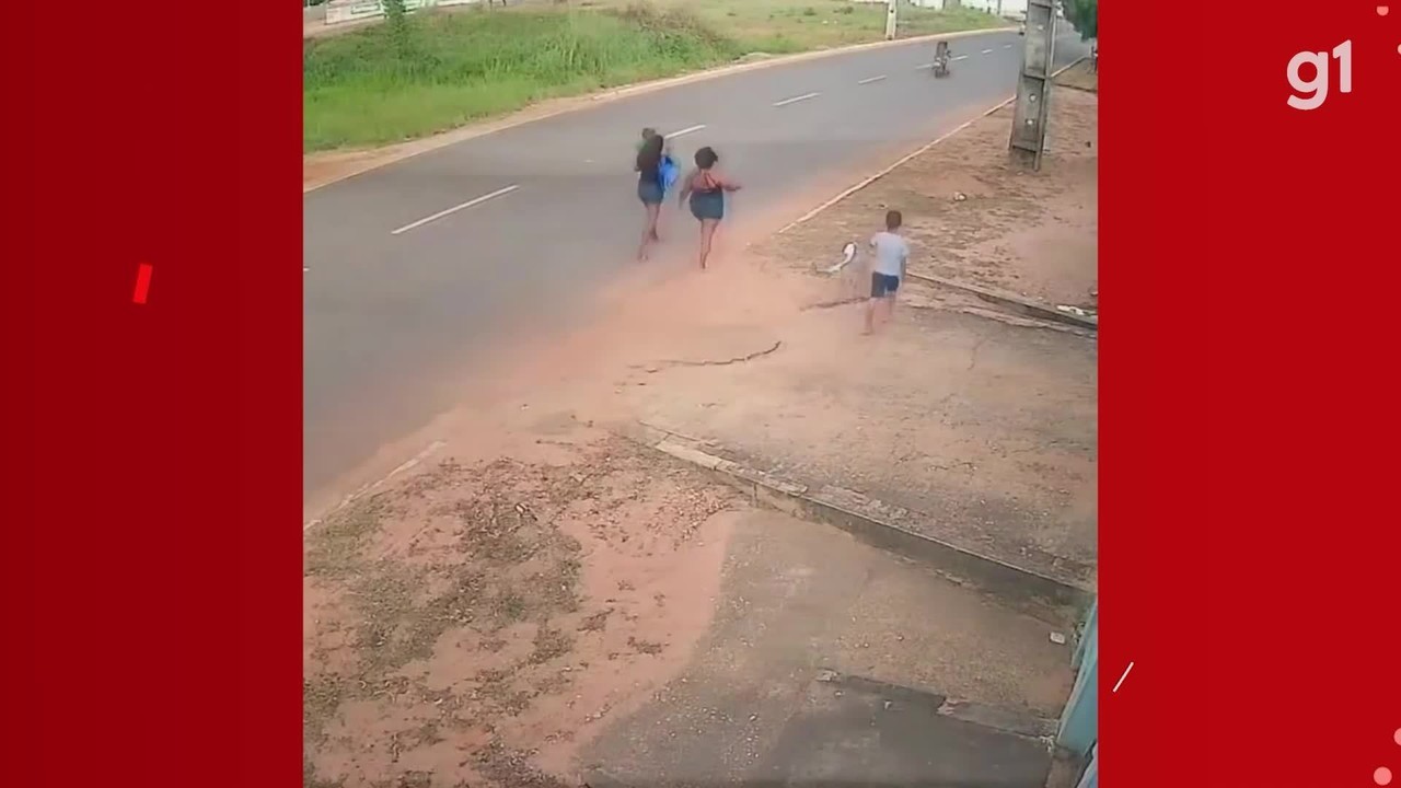 VÍDEO: Jovem morre e sete ficam feridos após caminhonete em alta velocidade atropelar grupo em Balsas, no MA