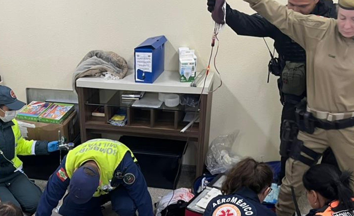 Adolescente morre após ser atacado com canivete por colega em escola de SC; estudante foi apreendido