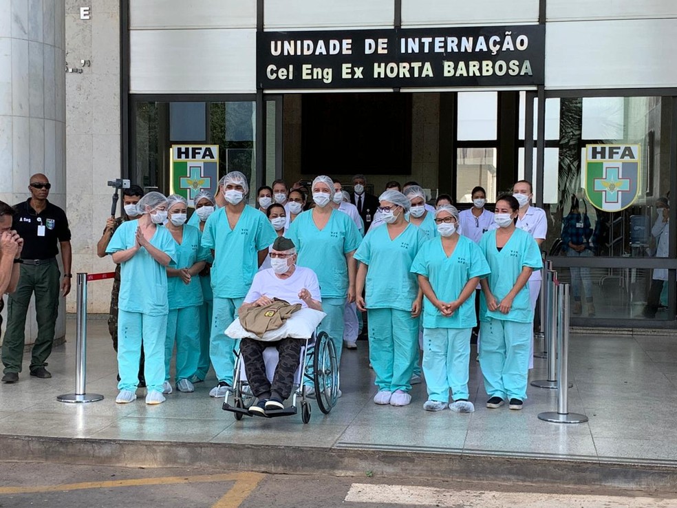 Veterano da 2ª Guerra, de 99 anos, recebe alta após se recuperar da Covid-19 — Foto: Brenda Ortiz/G1