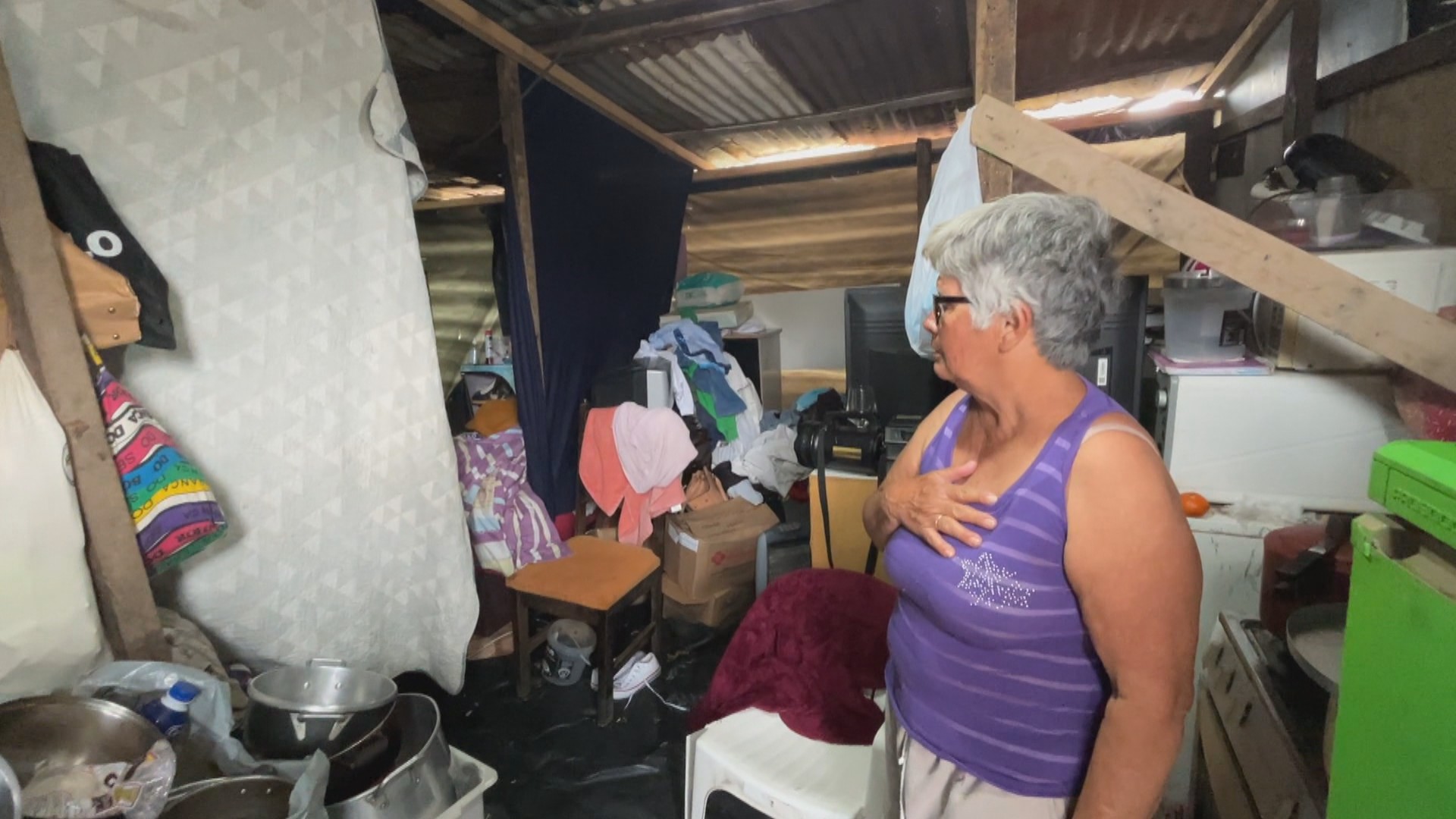 'Fui lá ver minha casa, deu pena', diz moradora que vive em barraca após cheia no RS