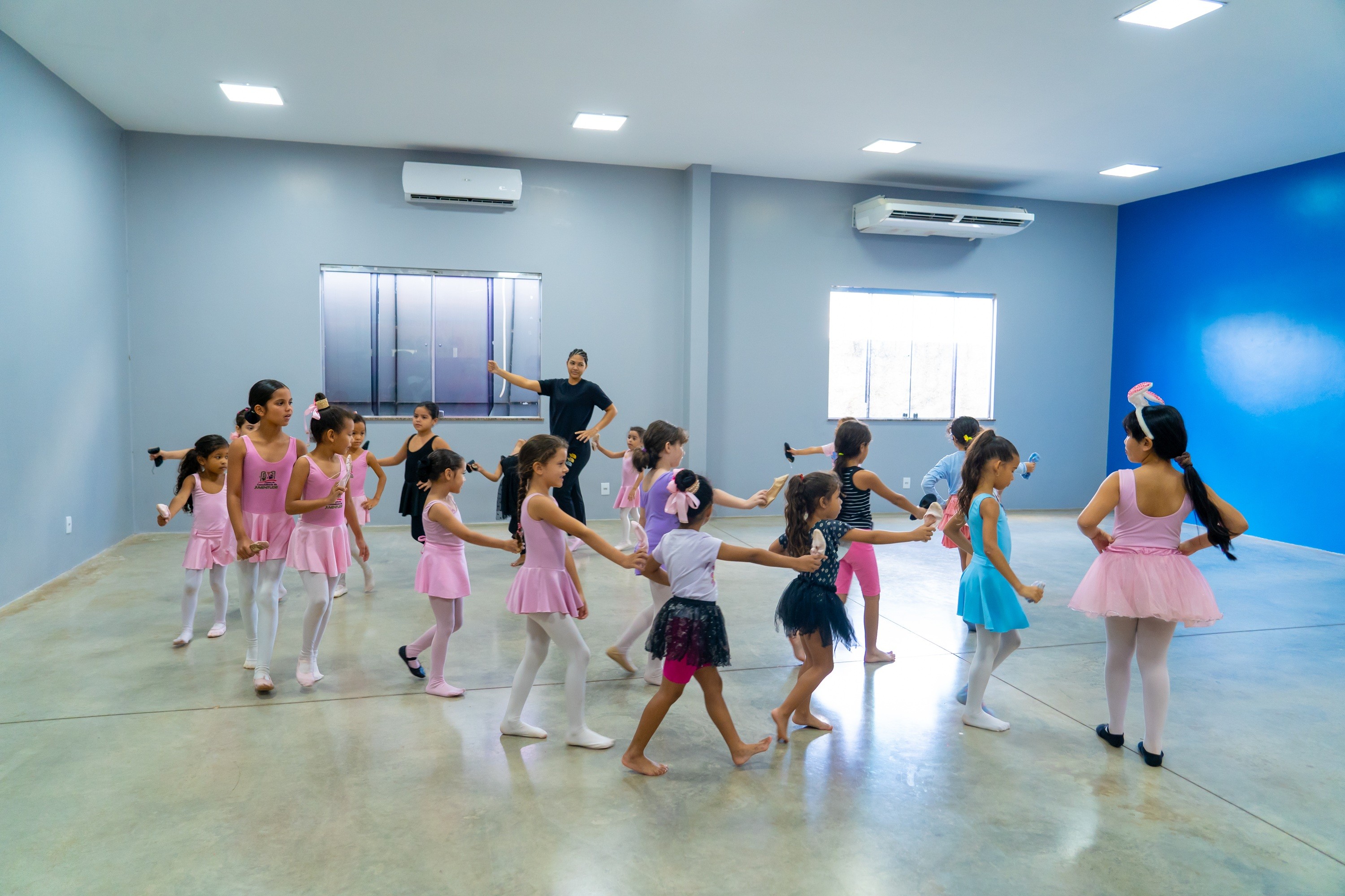 Alunas de projeto social preparam espetáculo gratuito 'O voo da bailarina' em Boa Vista