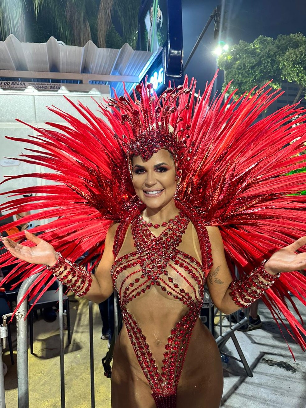 Deolane Bezzera estreia na Sapucaí como musa da Grande Rio — Foto: Lucas Soares / g1