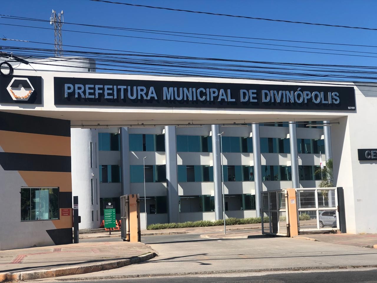 Ambulâncias, tanques de piche, itens de consultório odontológico: veja itens do leilão da Prefeitura de Divinópolis