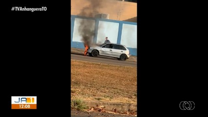Veja imagens do momento em que carro pegou fogo em Palmas