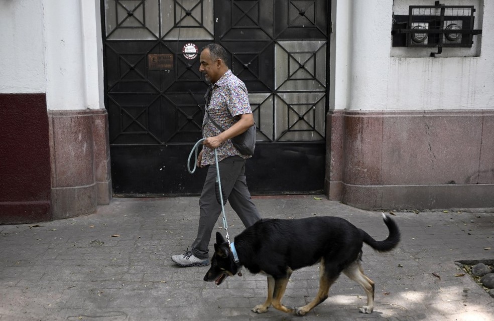 Oscar Gomez nasceu nos EUA, mas resolveu ir morar no México — Foto: Alfredo Estrella/AFP