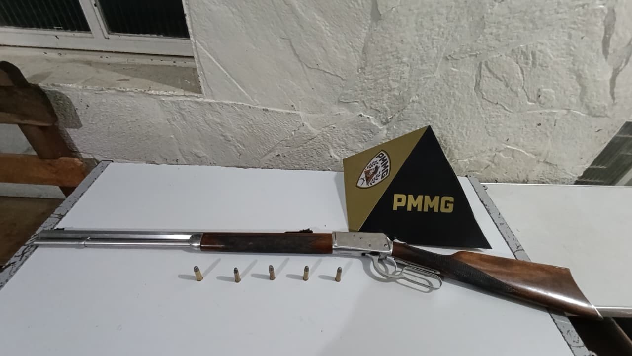Homens são presos em Montes Claros após dono de arma furtada reconhecê-la em vídeo | G1