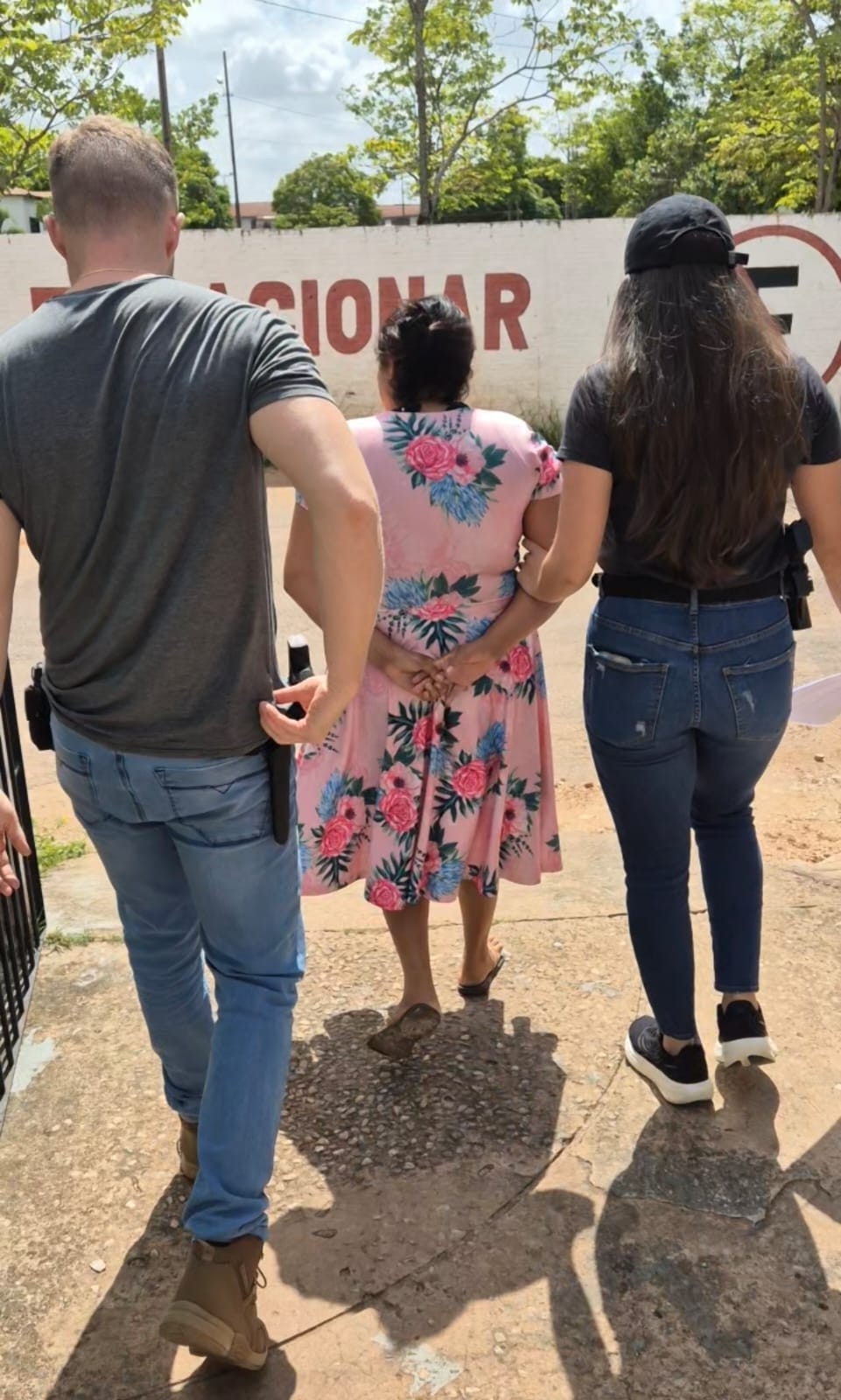 Mulher é presa em flagrante por suspeita de torturar criança de 11 anos, em Paragominas