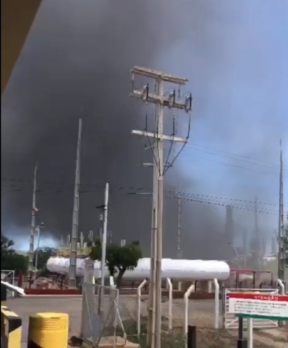 Incêndio na refinaria Clara Camarão, em Guamaré, na Costa Branca potiguar — Foto: Reprodução