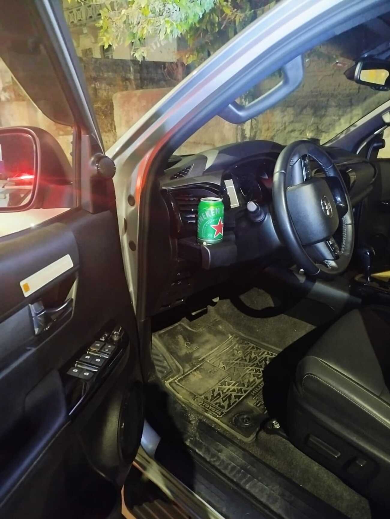 Motorista que fazia manobras perigosas e estava consumindo cerveja dentro do carro é preso em Araçuaí, diz PM