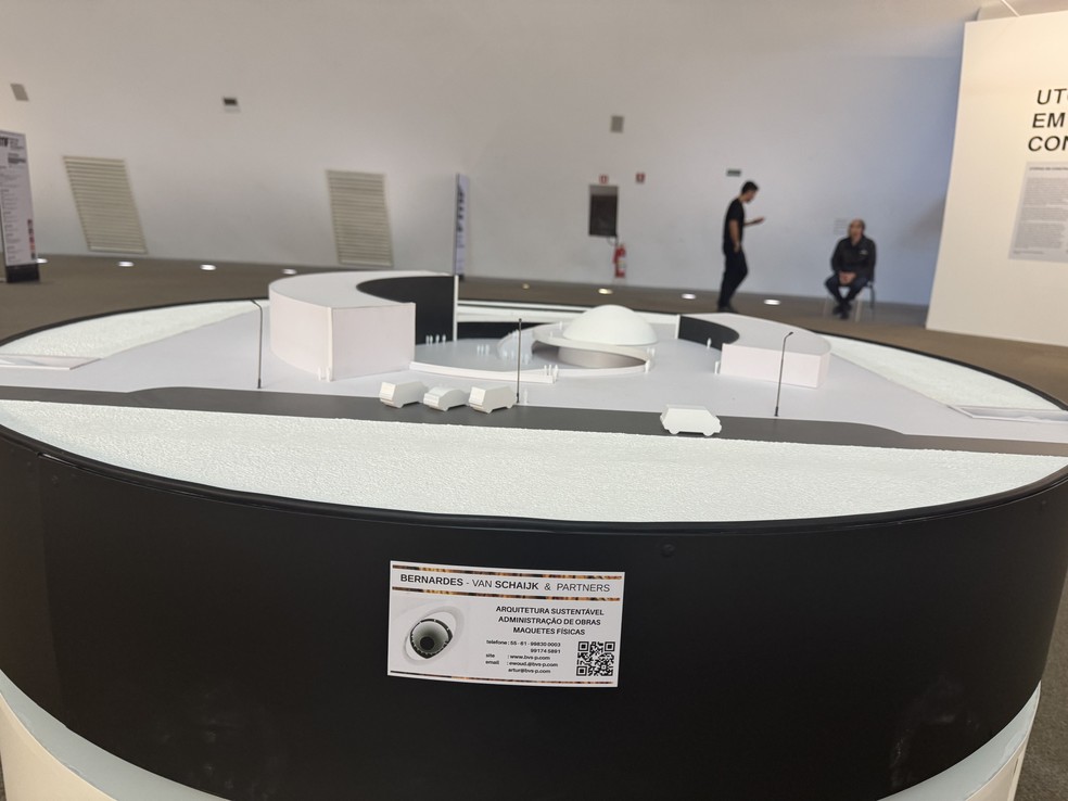 Exposição buscou trazer ainda projetos que não foram executados, como esboços do Plano Piloto e um memorial em homenagem a Tiradentes. — Foto: Gabriella Braz/g1