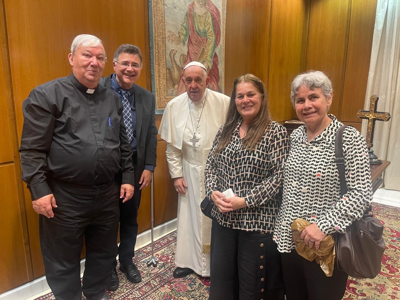 No Vaticano, fundadores da Fazenda da Esperança se encontram com o Papa Francisco e pontífice manda mensagem ao projeto de Guaratinguetá; veja VÍDEO