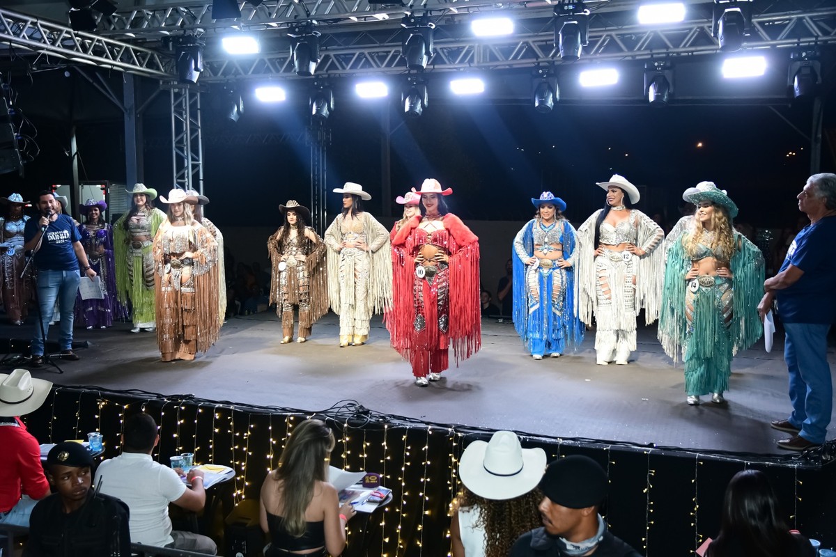 Mulher transexual é eleita madrinha em festa do peão no interior de SP; evento tem 55 anos de tradição