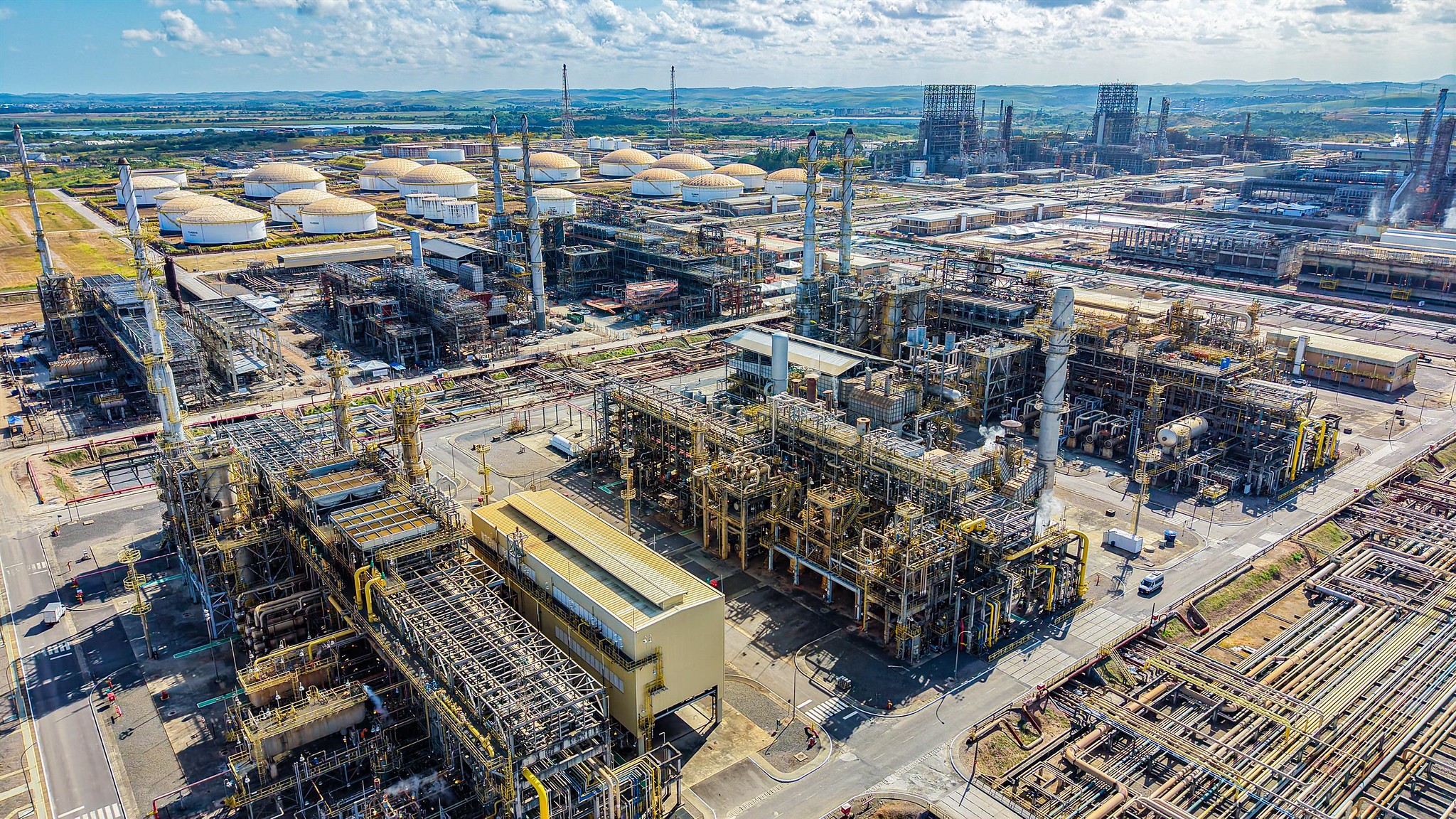 Da cana ao petróleo: como indústria de Pernambuco se transformou e o que falta para setor crescer