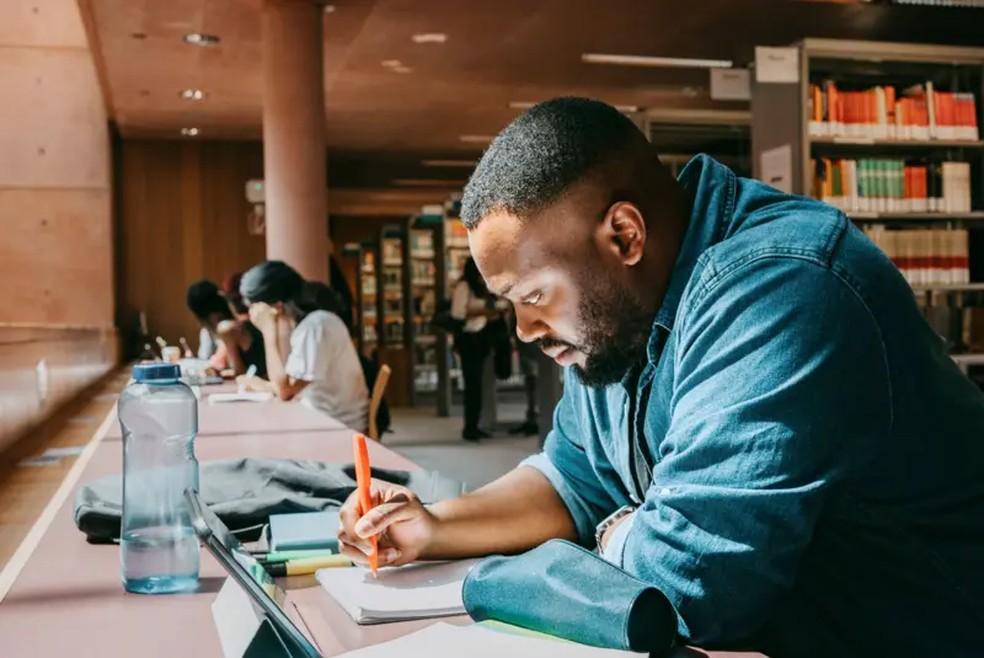 Francisco Antônio Coelho Júnior, da UnB, destaca que o concurseiro precisa analisar o edital e verificar o perfil do cargo — Foto: Getty Images via BBC