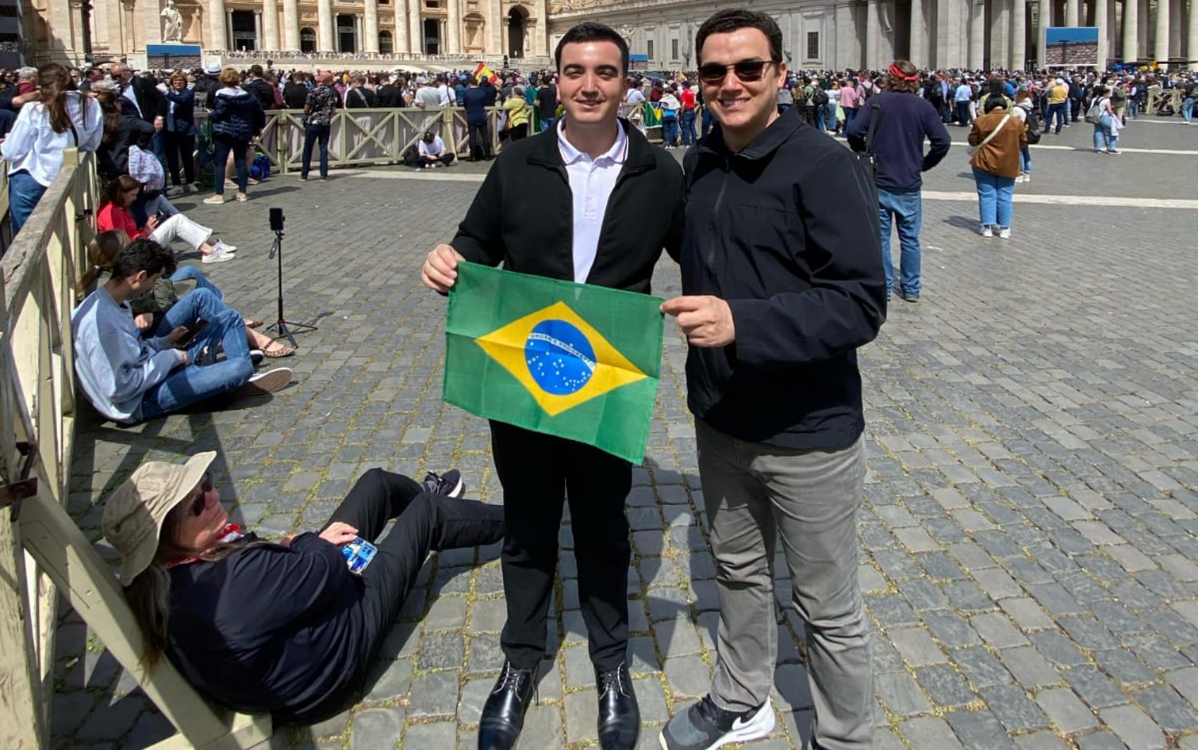 'Bela e profunda experiência', descrevem seminaristas mineiros que acompanharam o anúncio do novo papa no Vaticano
