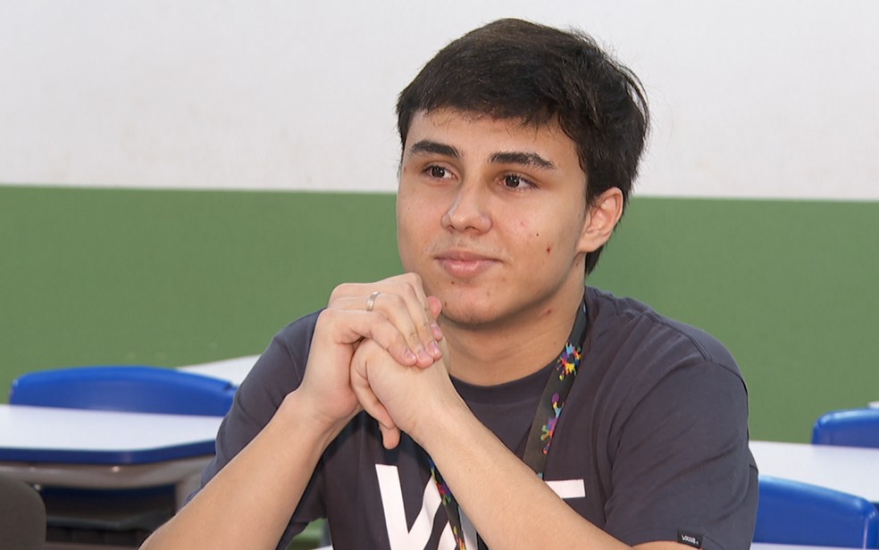 Diagnosticado com autismo, Leonardo Gonçalves Goulart, de 18 anos, passou em medicina na USP, em Ribeirão Preto (SP) — Foto: Valdinei Malaguti/EPTV