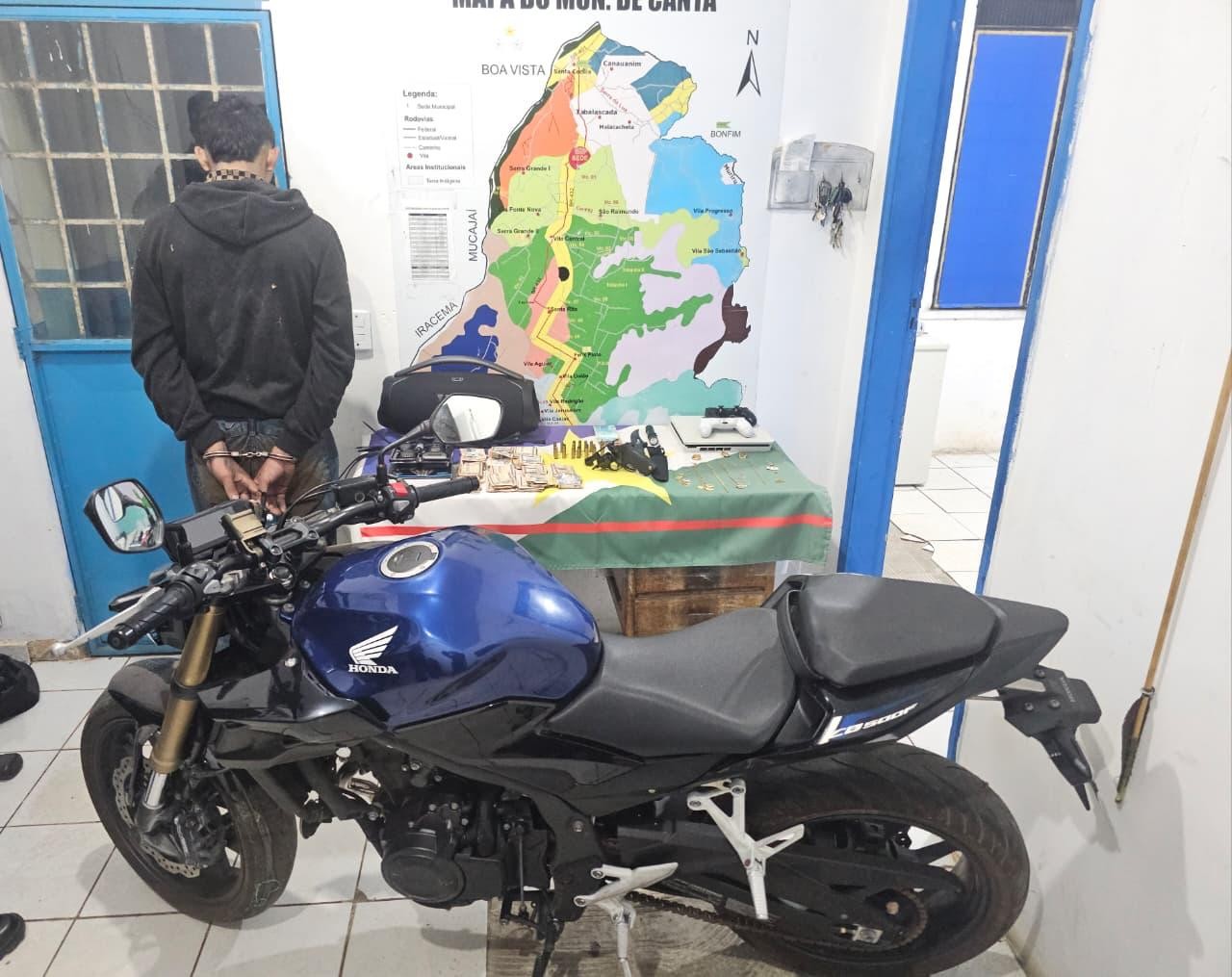 Foragido é preso após furtar moto e se esconder em árvore durante perseguição em Roraima