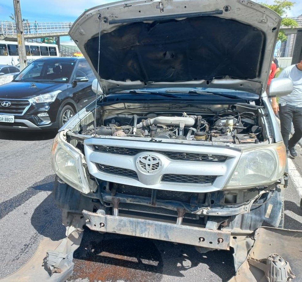 Acidente aconteceu no início da tarde — Foto: Kleber Teixeira/Inter TV Cabugi