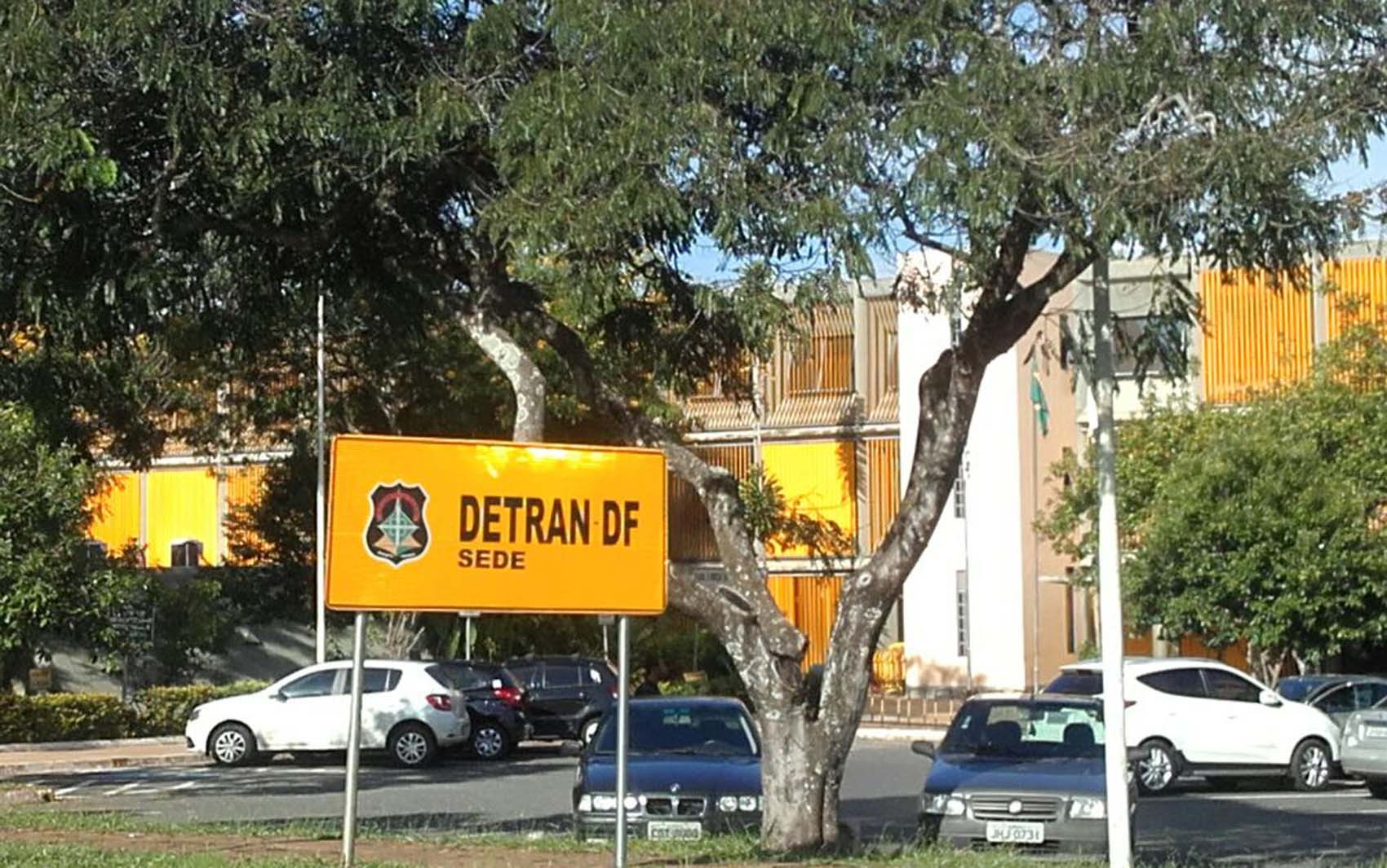 Polícia Civil deflagra operação contra esquema de corrupção no Detran-DF