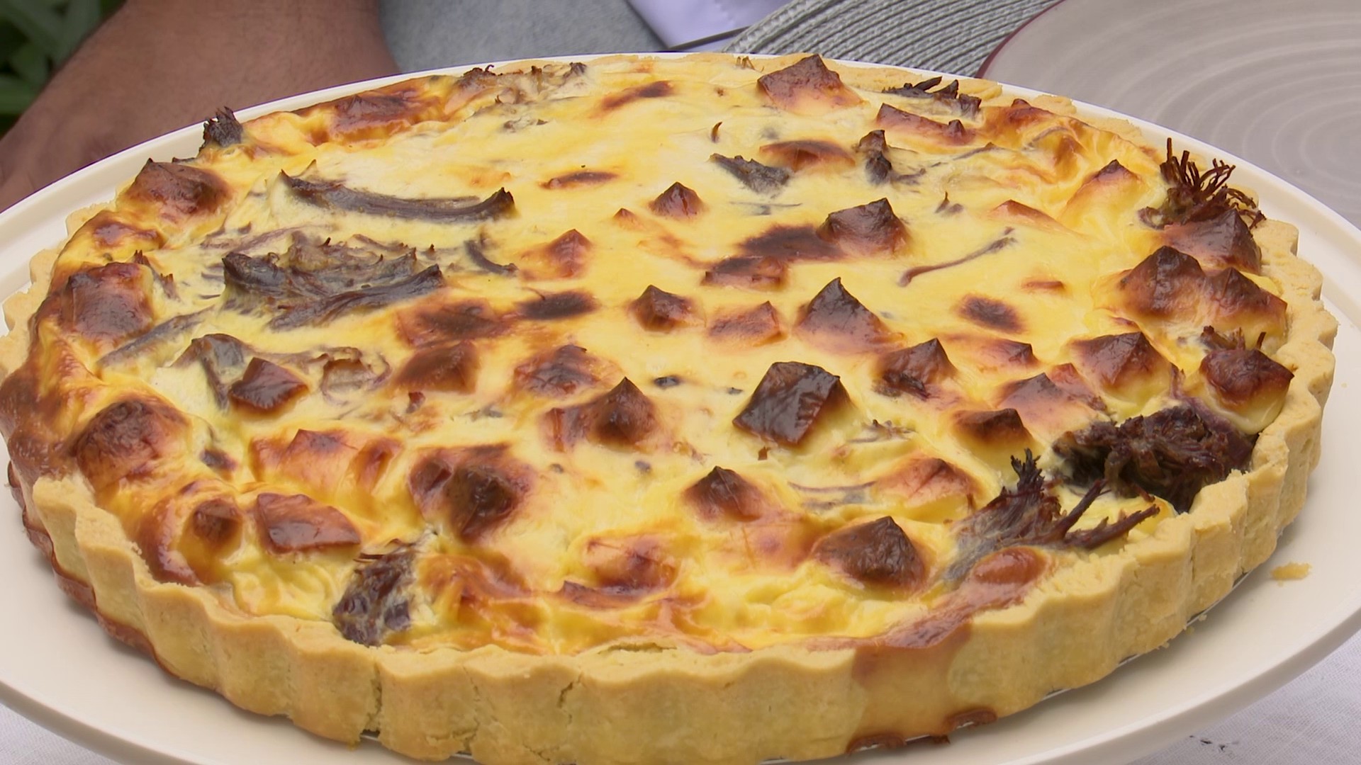 Aprenda a fazer quiche de carne de sol com geleia de bacon 