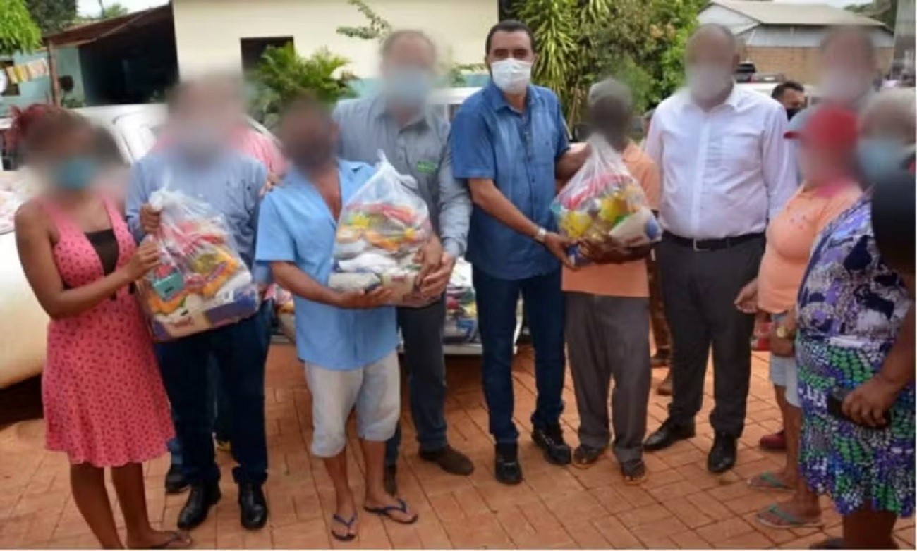 Instituto investigado forjou montagem de cestas básicas e lista de entrega, diz decisão que afastou governador do Tocantins