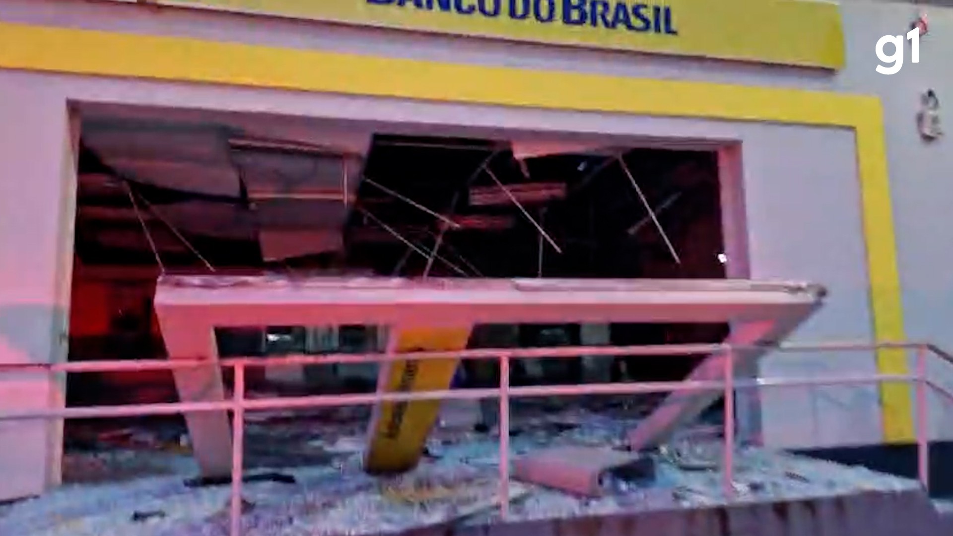 Vídeo mostra agência bancária destruída após tentativa de assalto em Rosário, no MA