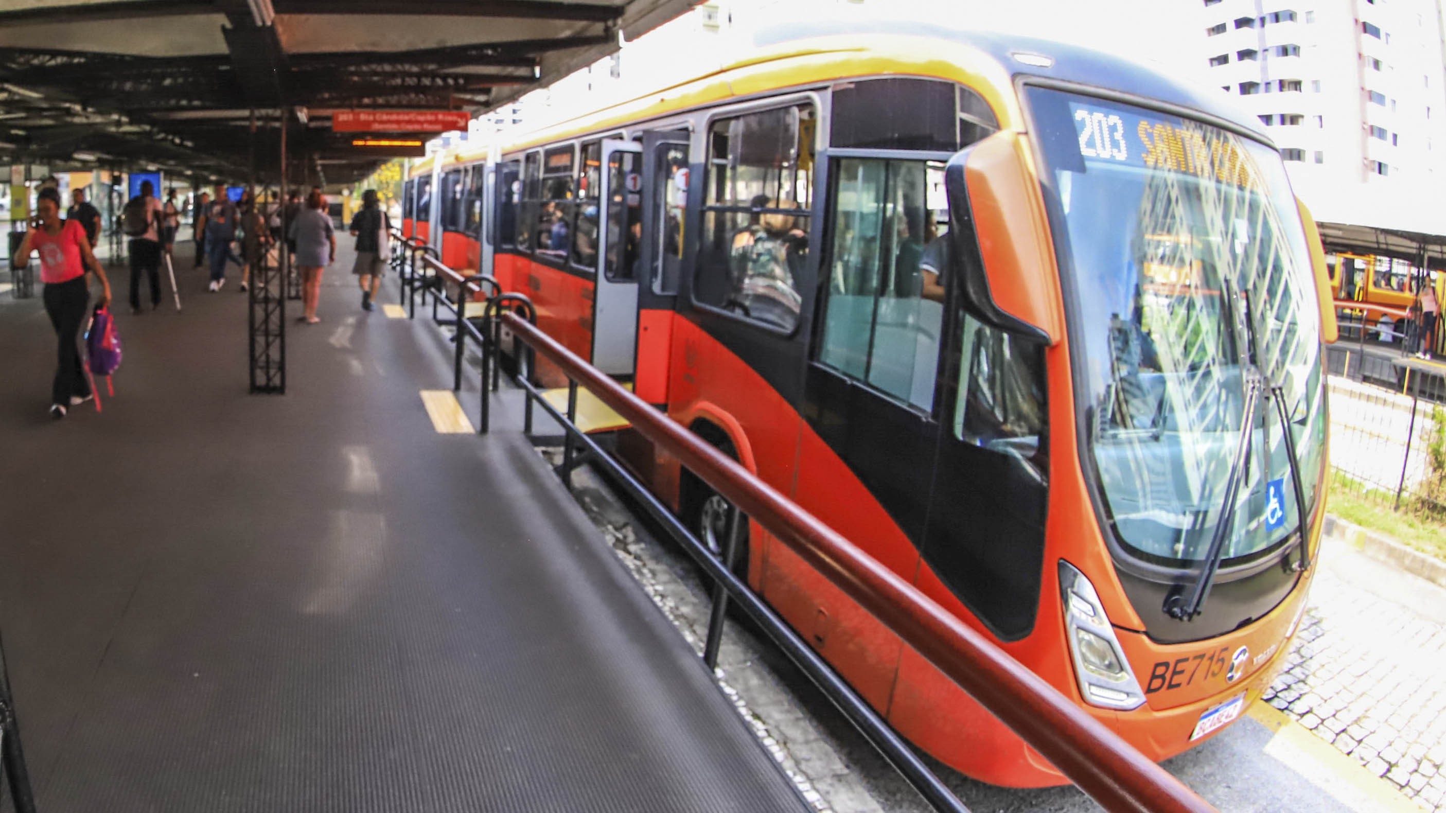 Licitação do transporte público de Curitiba é suspensa após TCE-PR apontar possível duplicação de custos