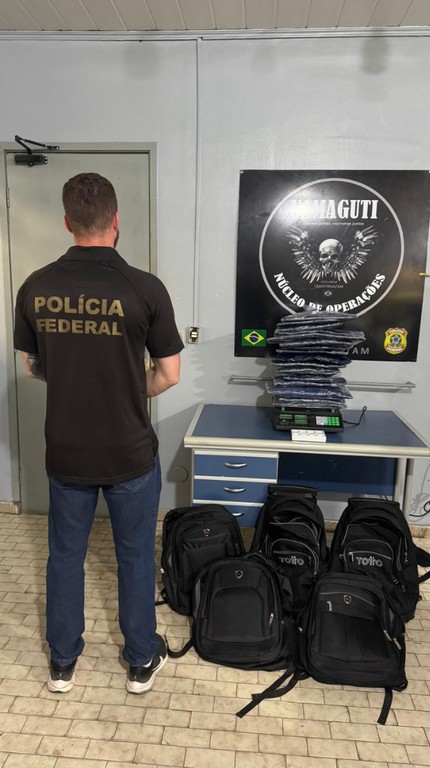 Colombianos são presos suspeitos de carregar mais de 20 kg de cocaína em aeroporto do AM