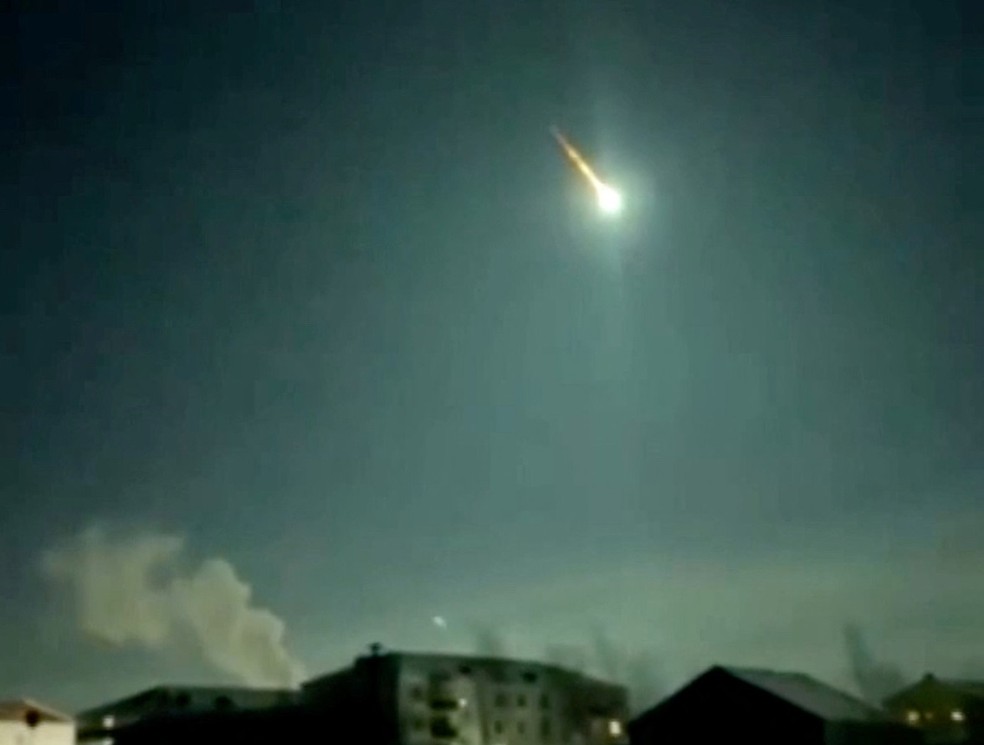 Asteroide cruzou o céu da Rússia — Foto: Ministério de Assuntos Internos da República de Sakha via Reuters