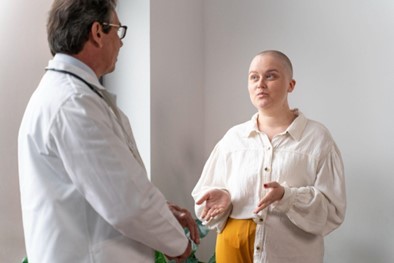 Como é realizada a consulta com um oncologista clínico?