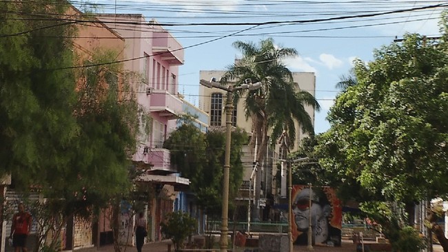 Prefeitura de Goinia troca lmpadas do estilo Art'Deco por modelos modernos de LED